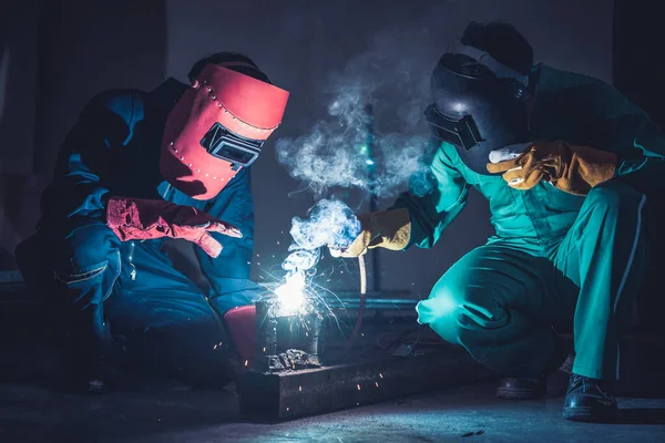 Las Obras Acero Soldadura Del Metal Usando Máquina Eléctrica Soldadura —  Fotos de Stock