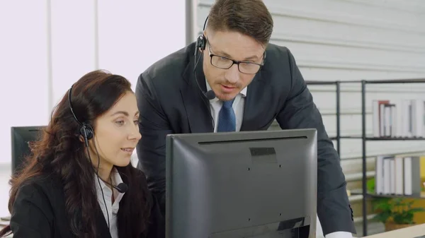 Zakenmensen Met Een Headset Die Kantoor Werken Klanten Collega Afstand — Stockfoto