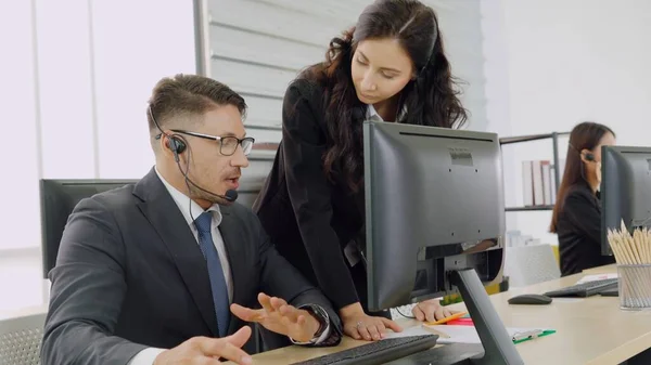 Zakenmensen Met Een Headset Die Kantoor Werken Klanten Collega Afstand — Stockfoto