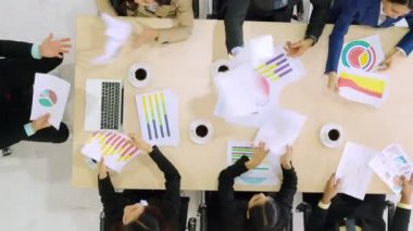 Buluşmada büyük sorunları olan kızgın iş adamları.