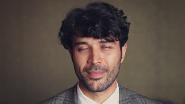 Portretul tânărului bărbat din Orientul Mijlociu . — Videoclip de stoc