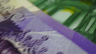 Döviz bozdurma konsepti. Birçok farklı ülkenin banknotları.