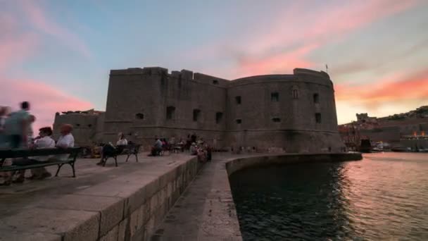 The Historic Wall of Dubrovnik Old Town, Chorvatsko. — Stock video