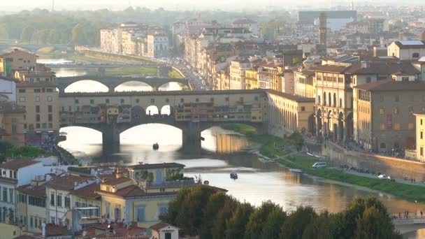 Florens Skyline - Ponte Vecchio Bridge, Italien — Stockvideo