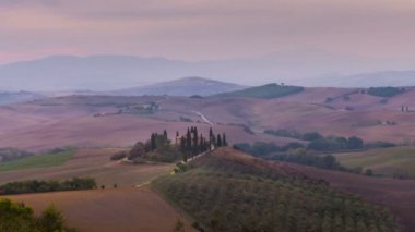İtalya 'da Tuscany manzarasının gündoğumu süresi doluyor