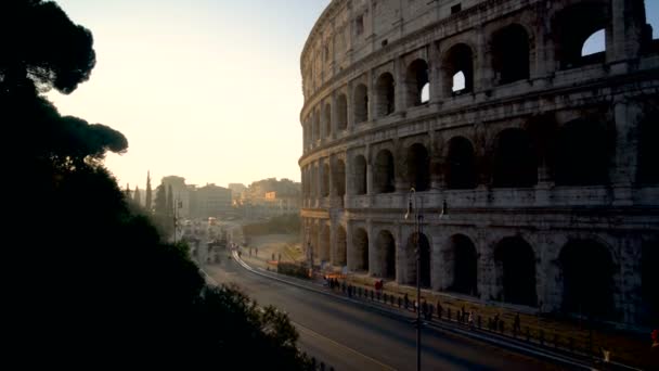 ローマコロッセオとローマの混雑した通り、イタリア — ストック動画