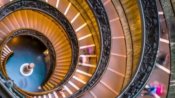 Caducidad de Escalera en los Museos Vaticanos — Vídeos de Stock