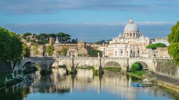 Tijdverloop van Rome Skyline met St Peter Basiliek — Stockvideo