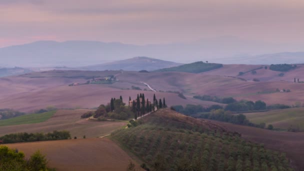 Soluppgångstiden förfaller i Toscana landskap i Italien — Stockvideo