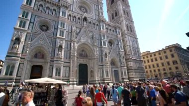 Floransa, İtalya 'daki Floransa katedralindeki insanlar