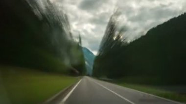 Dolomite 'de Zaman Süratli Sürücü POV İtalya Otoyolu