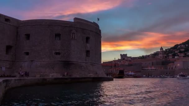 The Historic Wall of Dubrovnik Old Town, Chorvatsko. — Stock video