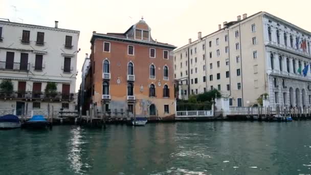 Стабилизированный снимок Венецианского Большого канала в Италии — стоковое видео