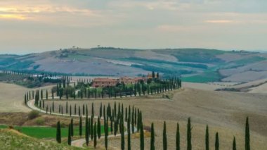 Tuscany 'nin İtalya' daki günbatımı zamanı sona erdi.