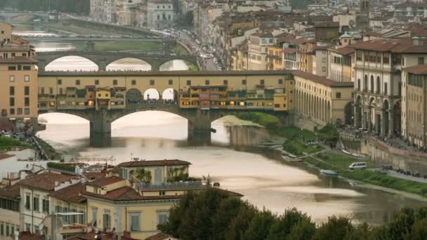 Zeitraffer der Brücke Ponte Vecchio in Florenz, Italien — Stockvideo