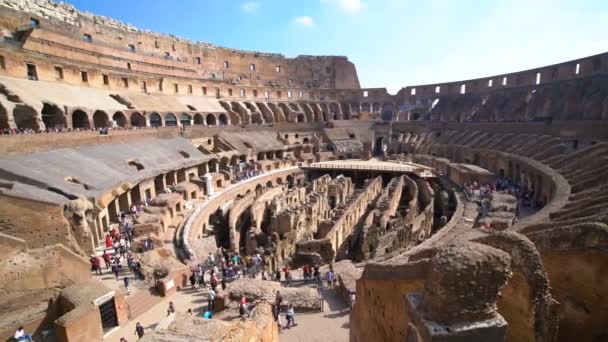 Tourist inside Ρώμη Κολοσσαίο Ιταλία — Αρχείο Βίντεο