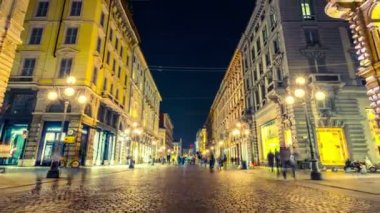 Dante üzerinden Milano Caddesinde Zaman Akımı