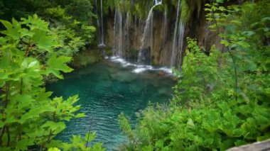 Hırvatistan 'ın Plitvice Göllerinde Şelale.