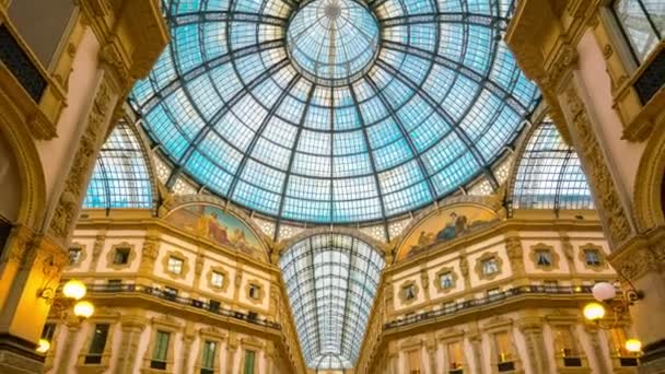 Verstrijken Galleria Vittorio Emanuele II in Milaan — Stockvideo
