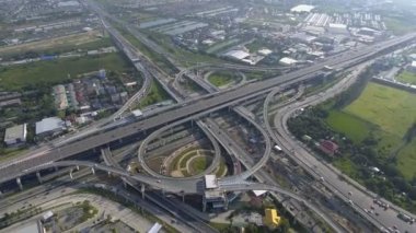 Yoğun Şehir Trafiği Süratli Otoyol Kavşağı 'nın Hava Görüntüsü