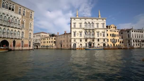 イタリアのヴェネツィア運河の安定したショット — ストック動画