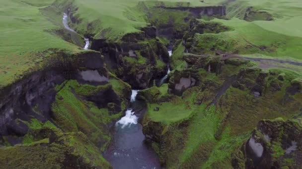 Uniek landschap van Fjadrargljufur in IJsland. — Stockvideo
