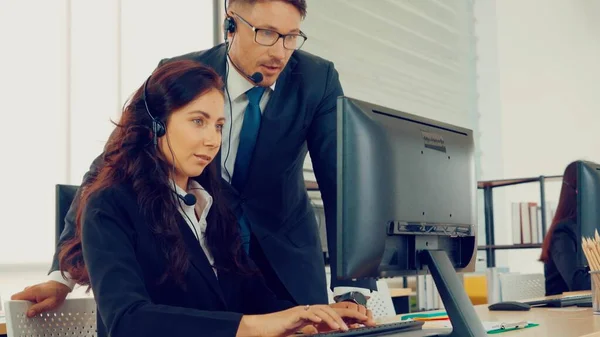 Zakenmensen Met Een Headset Die Kantoor Werken Klanten Collega Afstand — Stockfoto