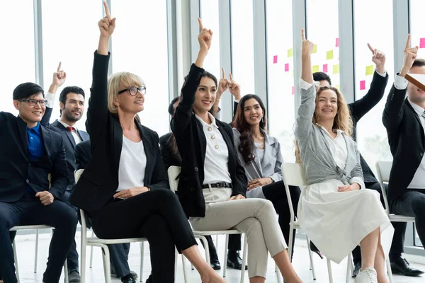 Groep Van Zakenmensen Vergaderen Een Seminar Conferentie Publiek Luisteren Naar — Stockfoto