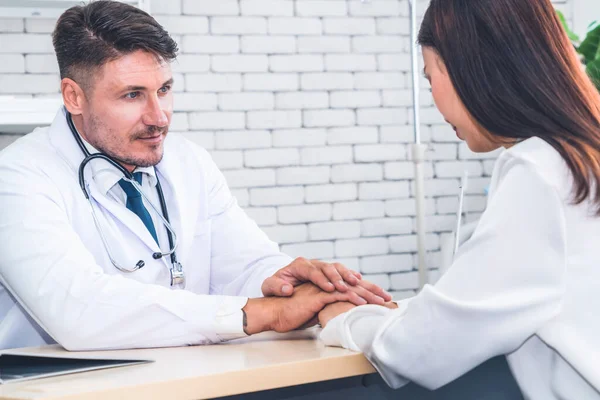 Medico Uniforme Professionale Che Esamina Paziente Ospedale Clinica Medica Concetto — Foto Stock