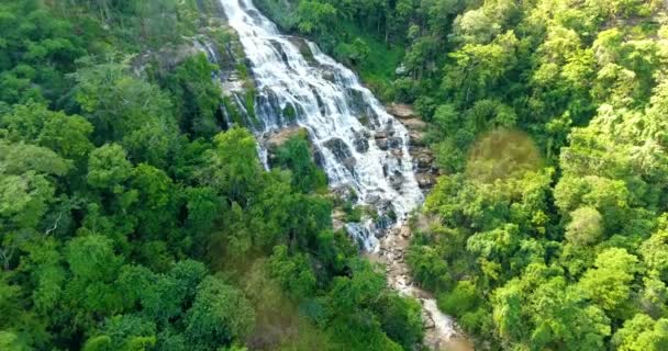 タイ、前谷の滝の空中風景 — ストック動画
