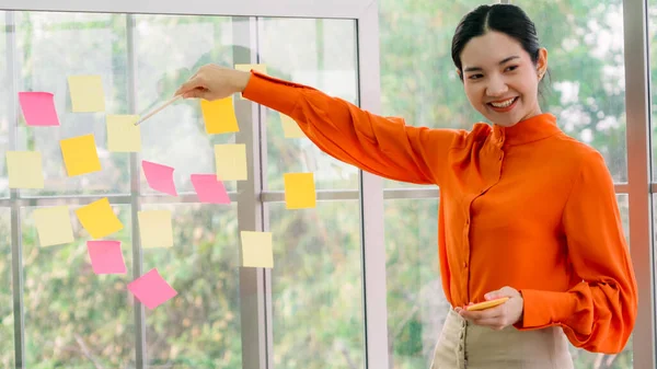 Zakenmensen Werken Aan Projectplanning Bestuur Kantoor Het Hebben Van Een — Stockfoto