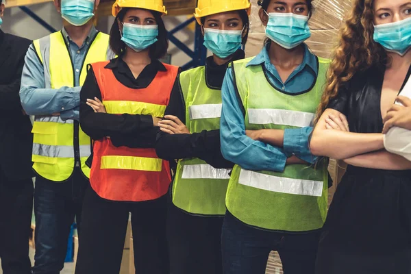 Grupo Trabalhadores Indústria Fábrica Que Trabalham Com Máscara Facial Para — Fotografia de Stock