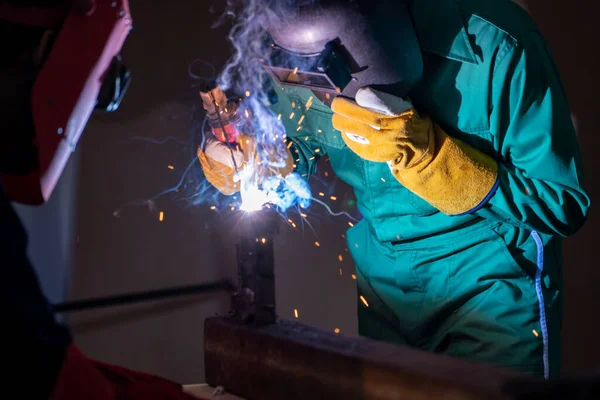 Metalen Lassen Staalfabrieken Met Behulp Van Elektrische Boog Lassen Machine — Stockfoto