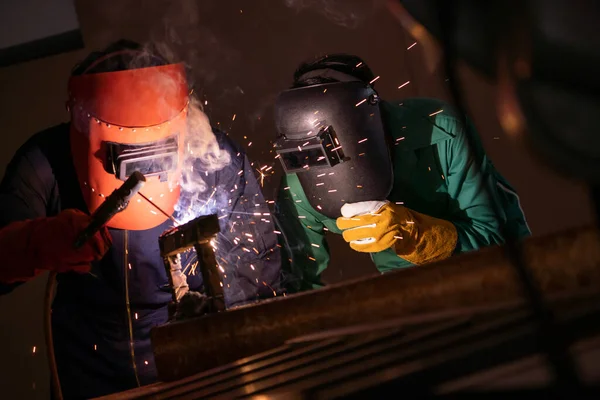 Las Obras Acero Soldadura Del Metal Usando Máquina Eléctrica Soldadura —  Fotos de Stock