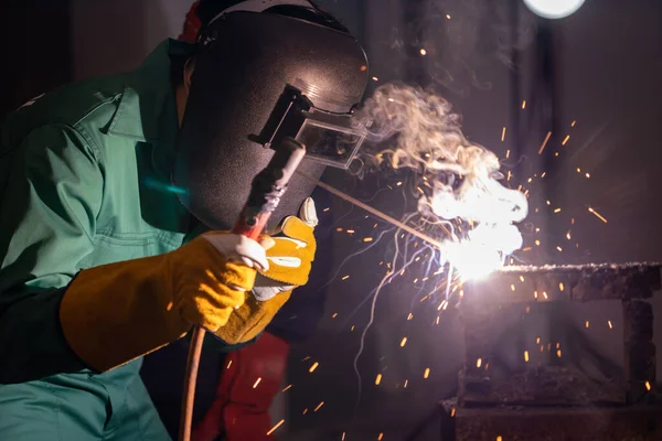 Metalen Lassen Staalfabrieken Met Behulp Van Elektrische Boog Lassen Machine — Stockfoto