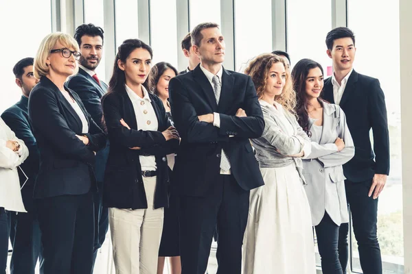 Gente Negocios Exitosa Pie Juntos Mostrando Una Fuerte Relación Comunidad —  Fotos de Stock