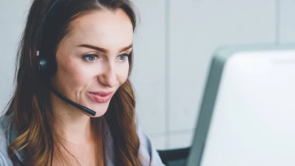 Business people wearing headset working in office — Stock Photo, Image