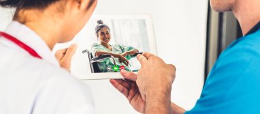 Sanal hasta sağlığı sohbetleri için doktor teletıp hizmeti çevrimiçi video