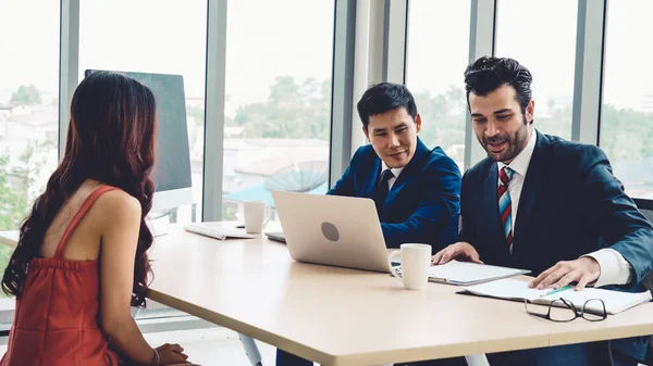 Werkzoekende in sollicitatiegesprek met manager — Stockfoto