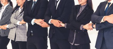 Başarılı iş adamları bir arada duruyorlar.