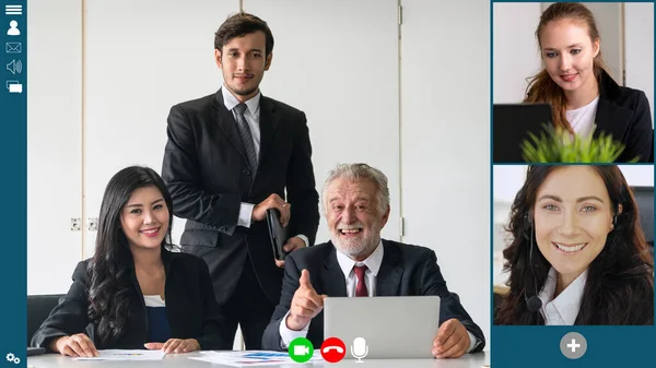 Vergadering groep zakenmensen in videoconferentie — Stockfoto