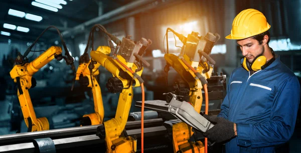 Brazos robóticos industriales inteligentes para tecnología de producción de fábrica digital —  Fotos de Stock