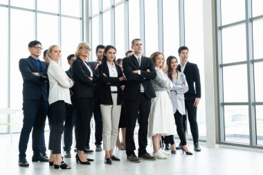 Başarılı iş adamları bir arada duruyorlar.