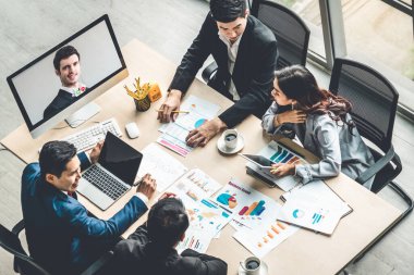 Sanal işyerinde ya da ücra bir ofiste grup iş adamları buluşması