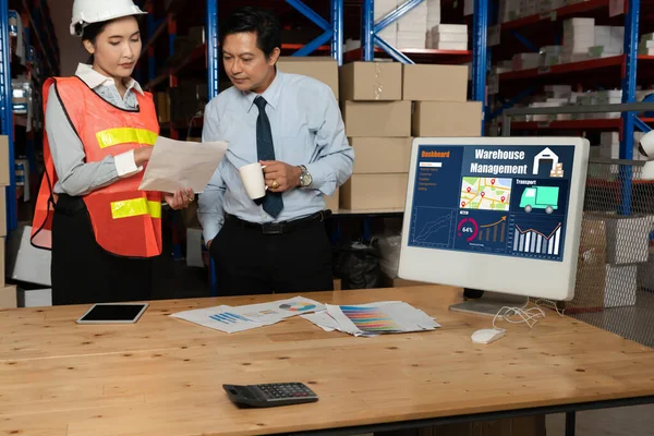 Warehouse management software application in computer for real time monitoring — Stock Photo, Image