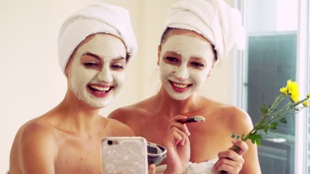 Beautiful Woman Having Facial Cosmetic Scrub Treatment Wellness Spa Aging — Stock Video