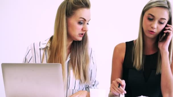 Блондинка Бізнес Леді Працює Сучасному Офісі Концепція Бізнесу — стокове відео