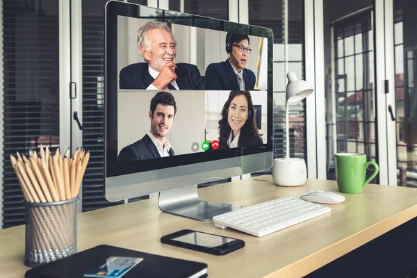 Reunião de pessoas de negócios de chamadas de vídeo em local de trabalho virtual ou escritório remoto — Fotografia de Stock