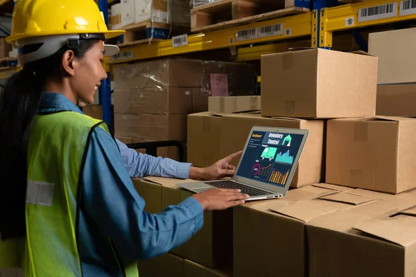 Warehouse management software application in computer for real time monitoring — Stock Photo, Image