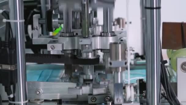 Ligne de production de masque facial dans une usine moderne — Video